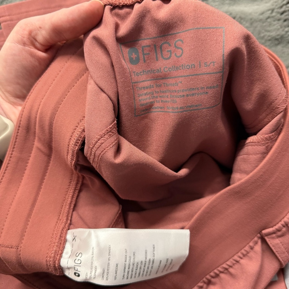 FIGS Mauve Scrubs - Picture 3 of 3